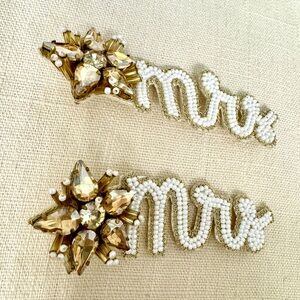 2 pairs of earrings - Bride to Be & Mrs